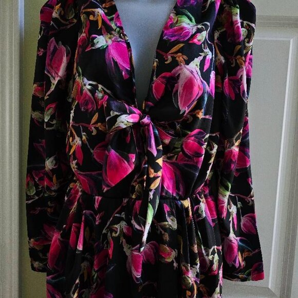 Delfi Collective Lindsay Floral Gown Size Small - Picture 9 of 13